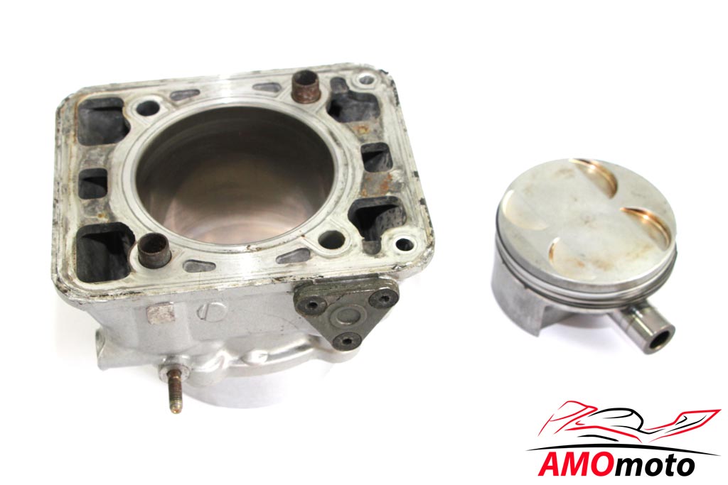 Ducati 748 Desmoquattro Cylinder with Piston Class B Ducati 748 Desmoquattro Cylinder with Piston Class B